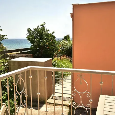 Lemon 2 Sea Side Apartment,