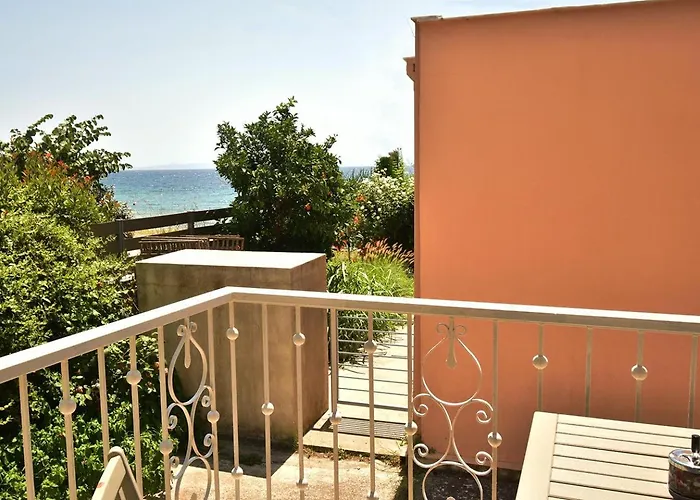 Lemon 2 Sea Side Apartment,